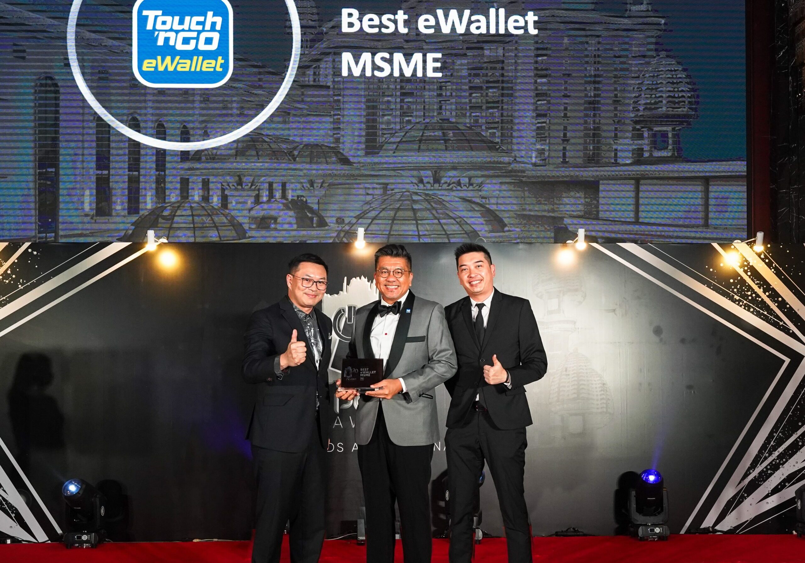 touch-n-go-ewallet-bags-two-prestigious-awards-at-pc-com-awards-2023-thumb