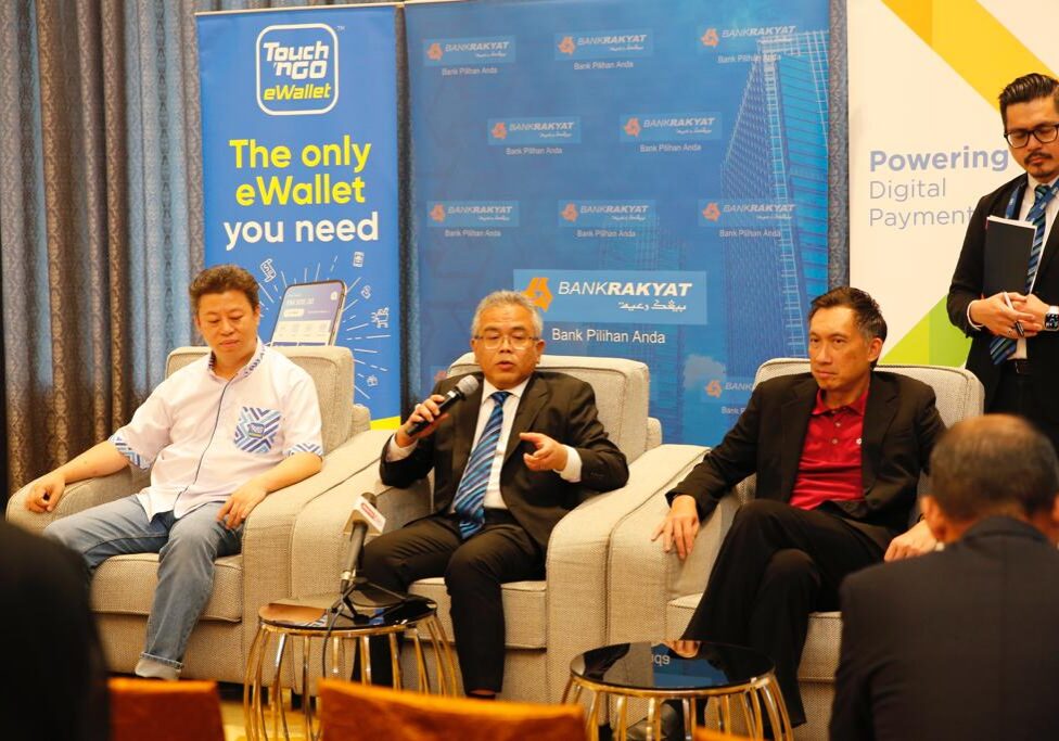 bank-fintech-collaboration-gathers-momentum-with-latest-bank-rakyat-touch-n-go-ewallet-jompay-bill-payment-enablement-thumb