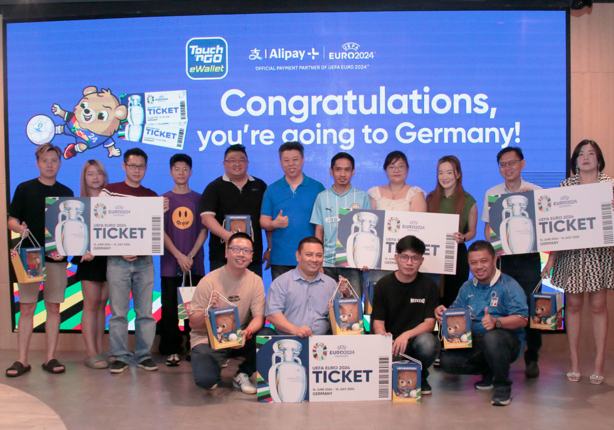 tng-ewallet-sends-12-lucky-winners-each-accompanied-by-their-plus-one-to-experience-uefa-euro-2024-live-in-germany-thumb